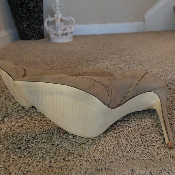 Tan suede oxford high heeled work pumps size 9 - Picture 5 of 5